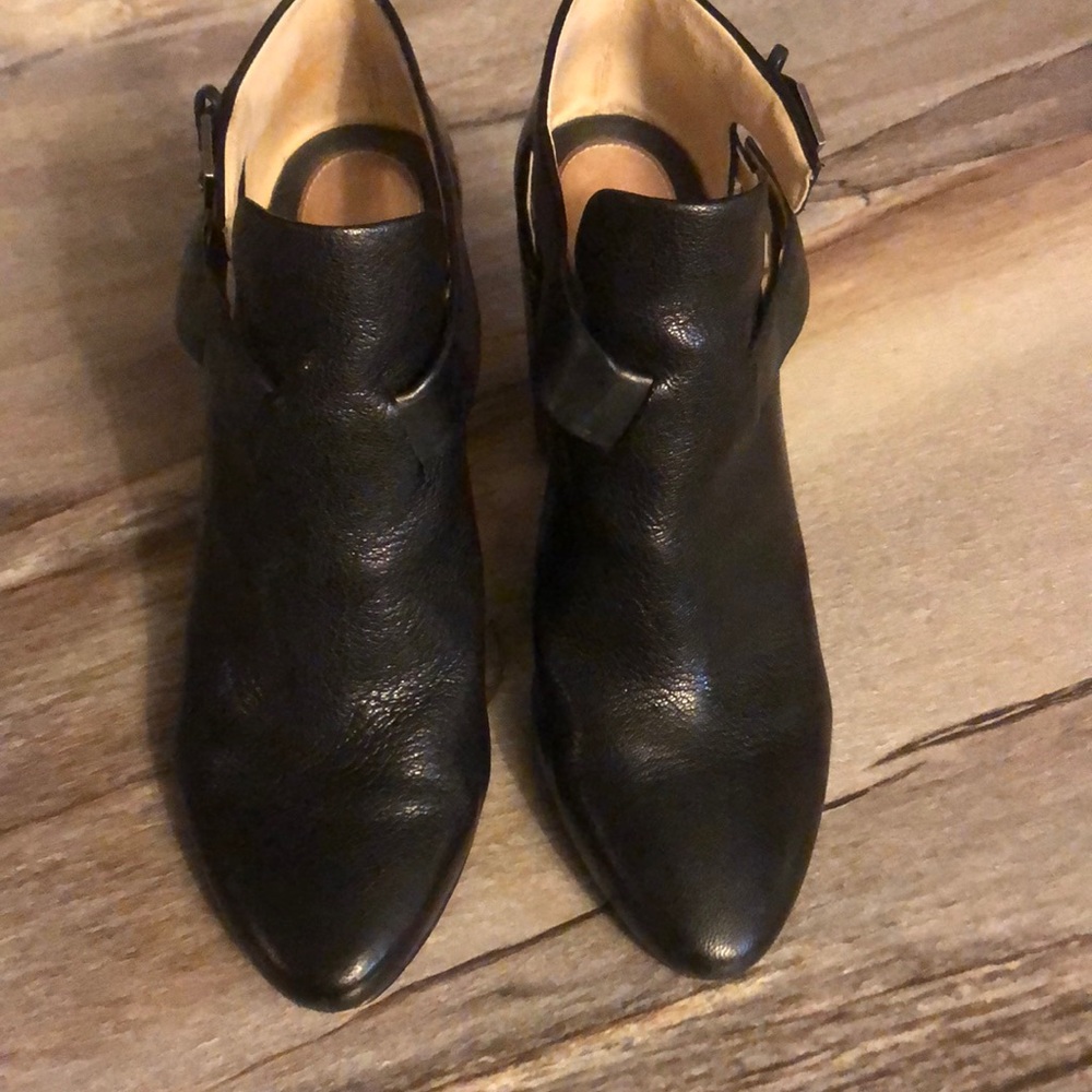 Pebbled leather, cut out, buckle shoe by Clarkes